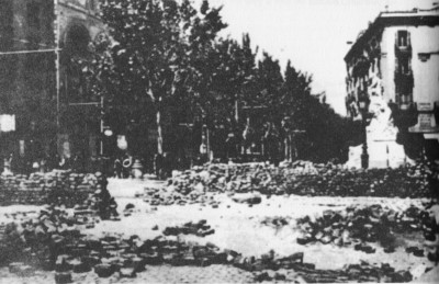 на фото баррикады в Барселоне 1937, одно из многих сталинистских предательств
